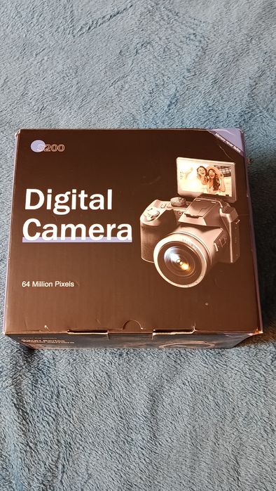 Digital camera cu douã baterie