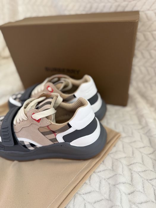 Дамски маратонки нови