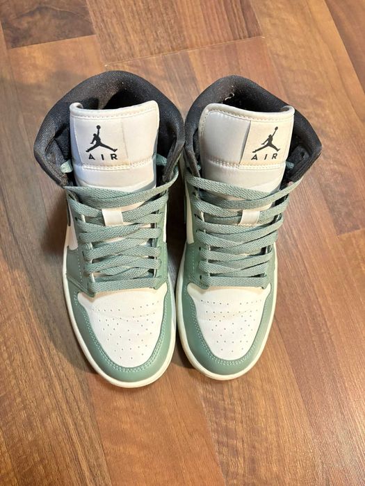 Nike Air Jordan 1 mid culoarea Jade Smoke, Mărimea 38,5