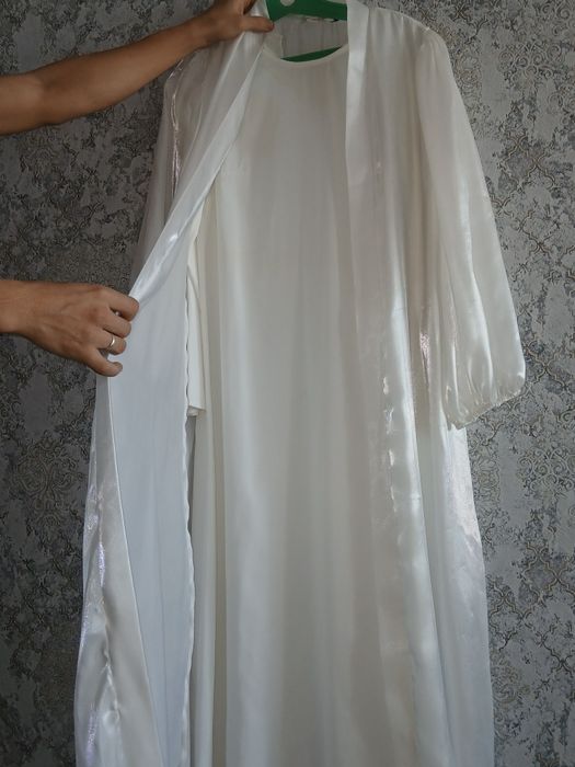 Платье вечернее продам размеры 42(S) одевала 1-2раза