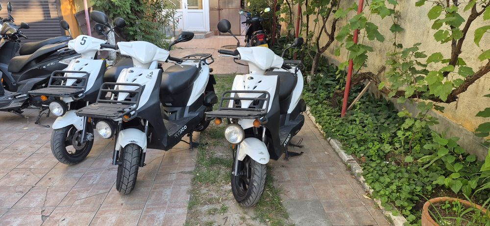 Vand 3 scutere Kymco 2020