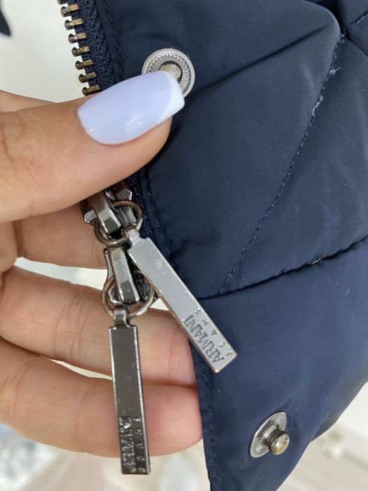 Женская куртка бренда Armani