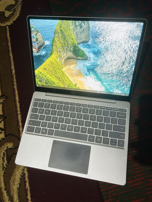 Microsoft Surface core i5 holati yaxshi