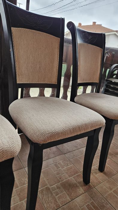 Трапезни столове 6бр и маса. Масивно дърво.