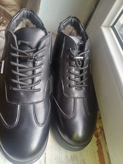 Продам сапоги  на мальчика 10-11лет