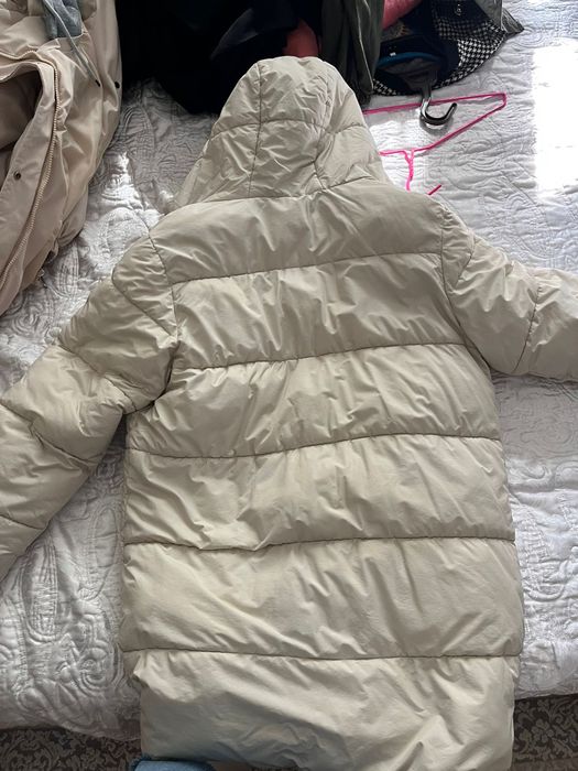 Куртка бежевого цвета