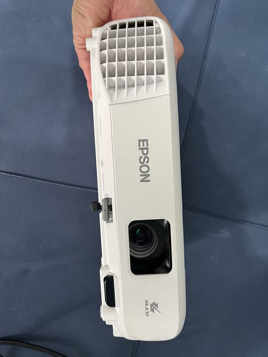 Проектор Epson EB-E01
