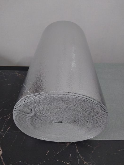 Самоклеющиеся обои или потолок