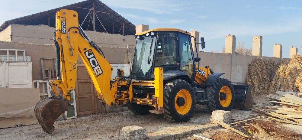 JCB 4CX EKSKAVATOR PAGRUSHIK SATILADI xolati soz alo darajada 9300 m/c