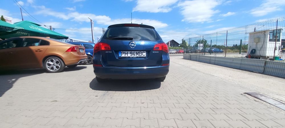 Vând Astra J Sport Tourer EcoFlex
