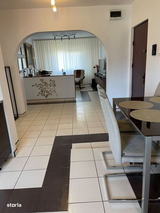 Apartament 4 camere in zona Plopilor