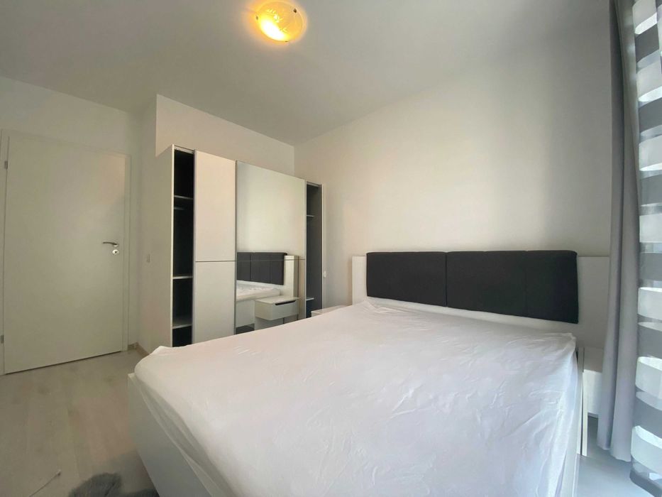 Inchiriez apartament 2 camere Class Park cu parcare privata