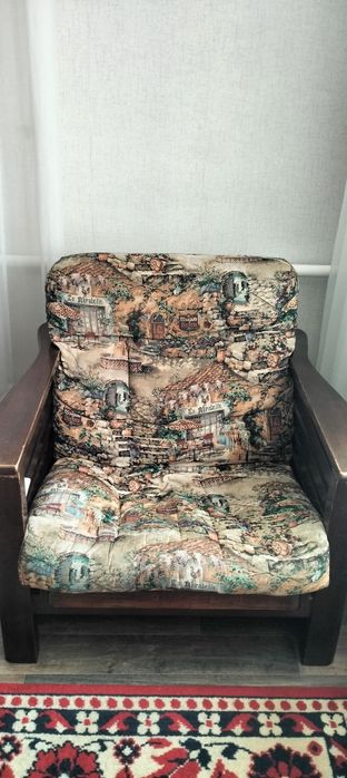 Продам диван кресло столик.