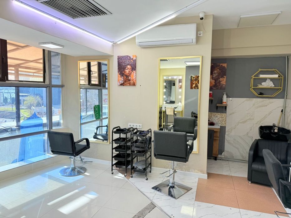 Сдается место кресло в салоне