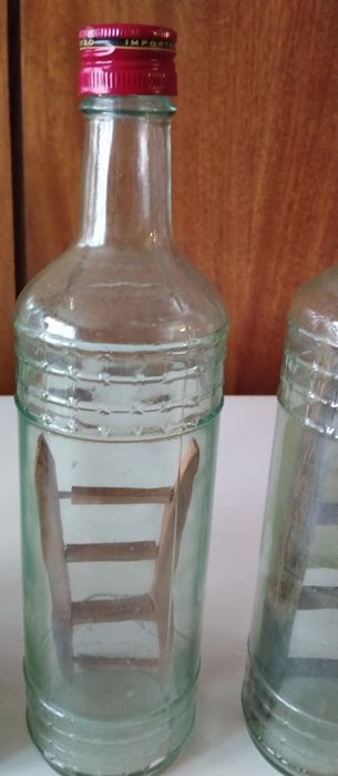 5 стъклени бутилки 0.7л със дървена стълба в тях