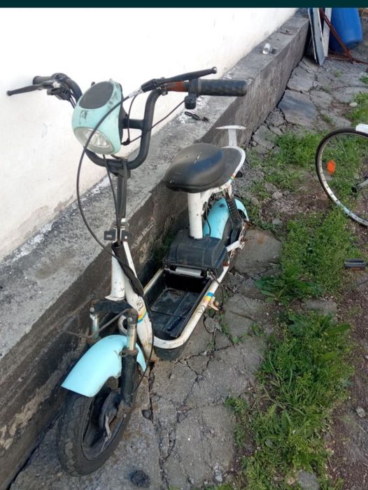 Продам срочно . .