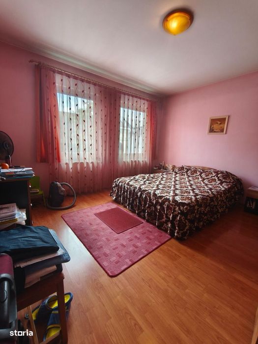 Apartament 3 camere, 97 mp(etaj 1) + 2 spații anexe în aceeași curte