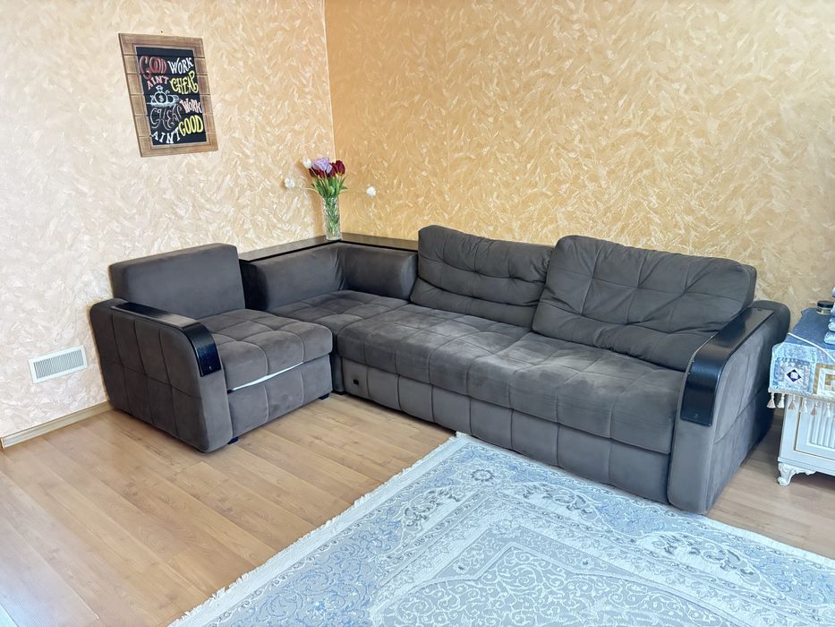 Продается диван, разбирается.