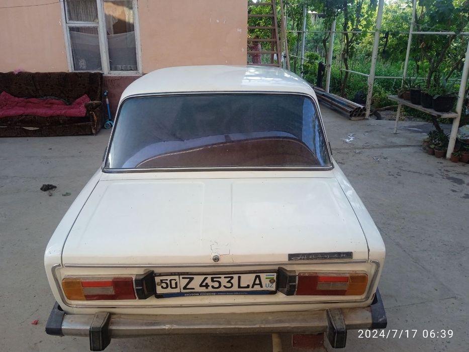 Машина юриб турган