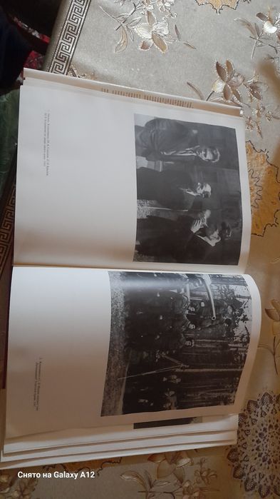 Продается книга.