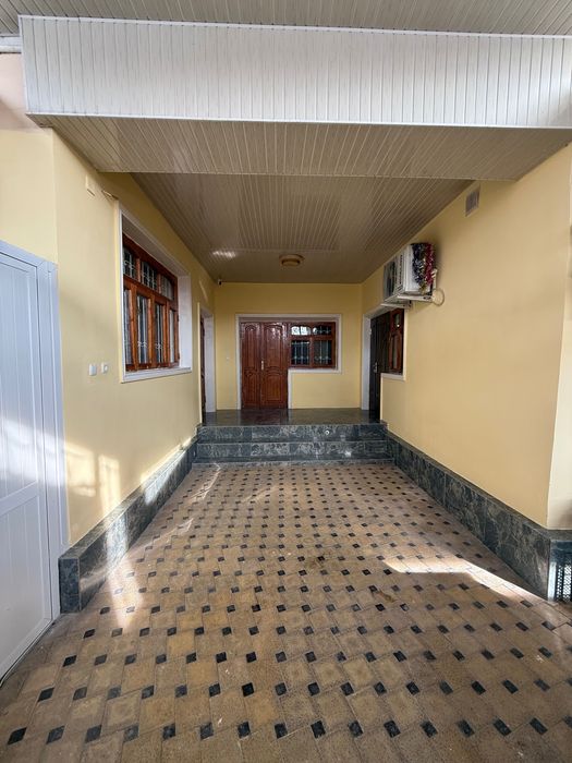 Shahar markazida fayzli hovli uy