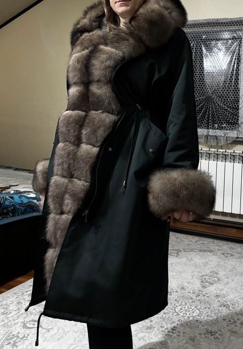 Продам парку с натуральным мехом