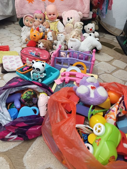 Продам куклы  посуды много игрушек мягкие игрушки буу