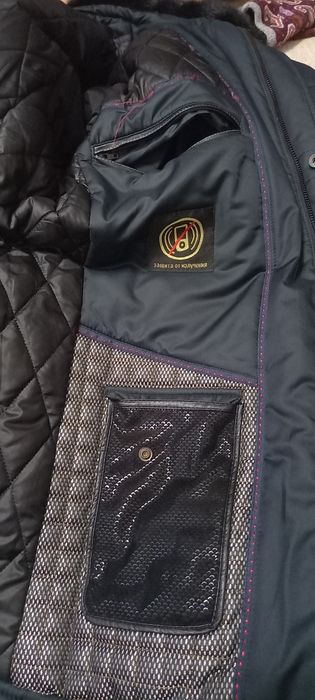 Куртка сатылады.