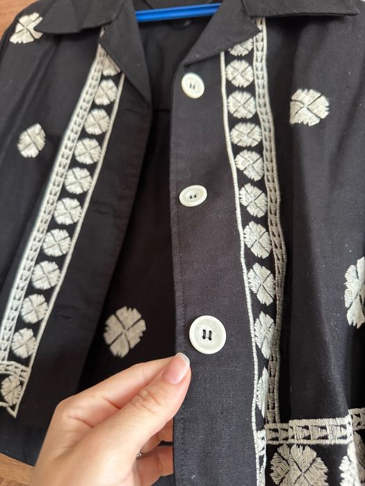 Черно преходно яке с бродерия