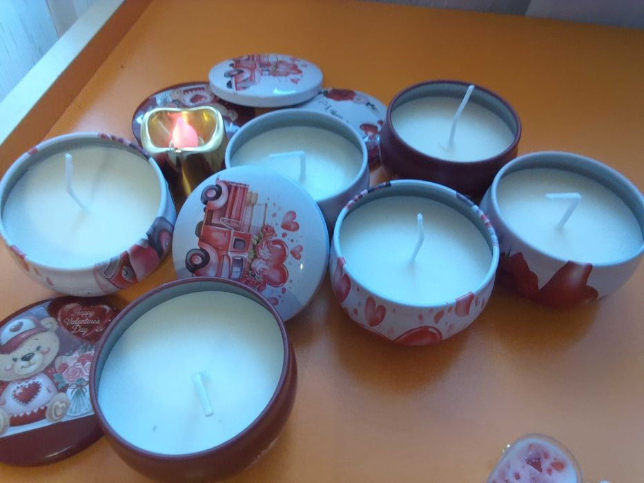 Ръчно изработени свещи от соев восък,ароматизирани с кокосово масло.