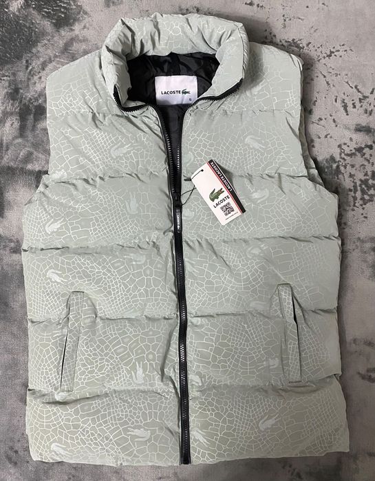 Vand vesta noua de bărbați Lacoste