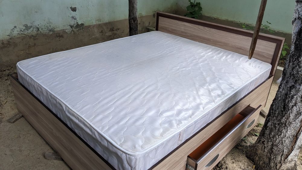 Кровать двуспальная