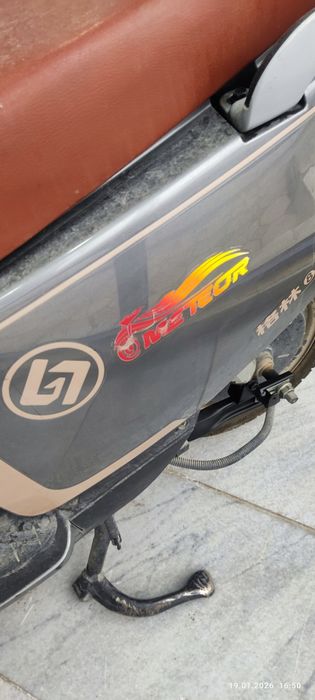 Elektro Skutercha sotiladi akumlyatori utirib qogan uzi yurishi zor ke