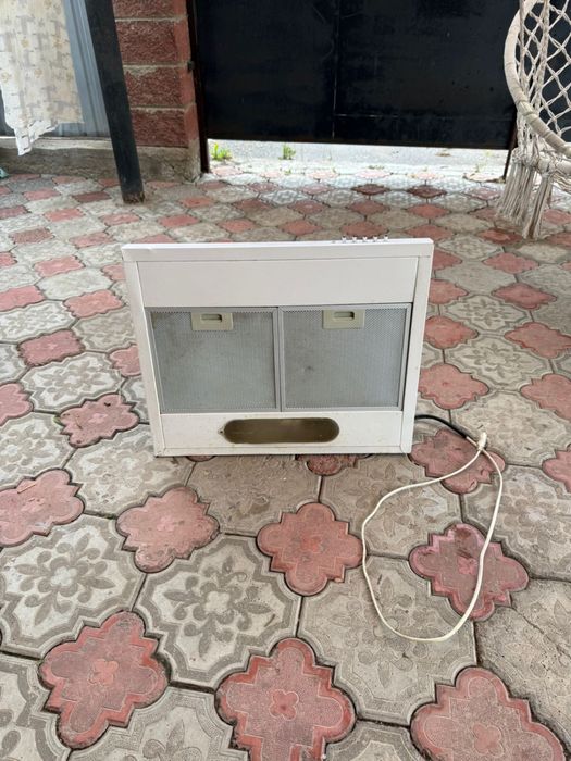 вытяжка работает