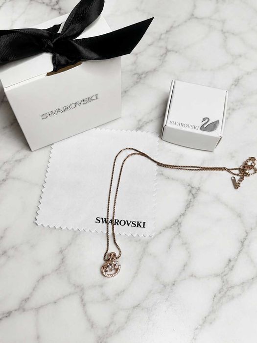 дамско колие розово злато сваровски ново swarovski с камъни сваровски  лебед