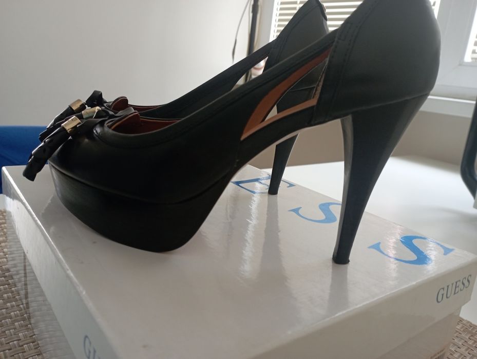 ,оригинални Дамски обувки  GUESS - размер 37