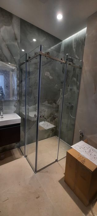 Душевые кабины из стекла