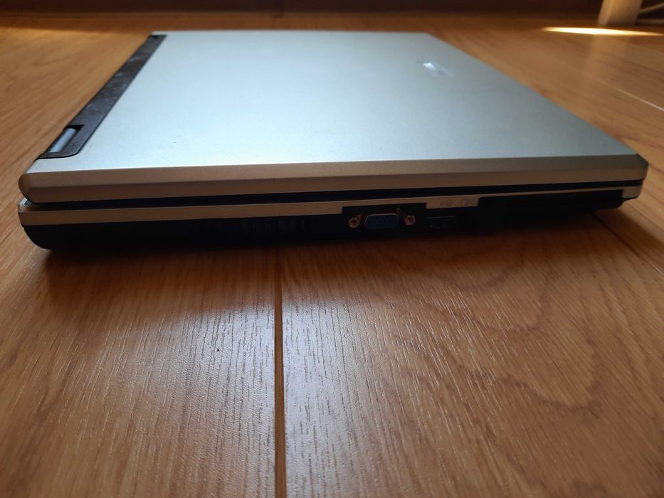 Продава се лаптоп Toshiba Tecra A2, 15", батерия е за смяна