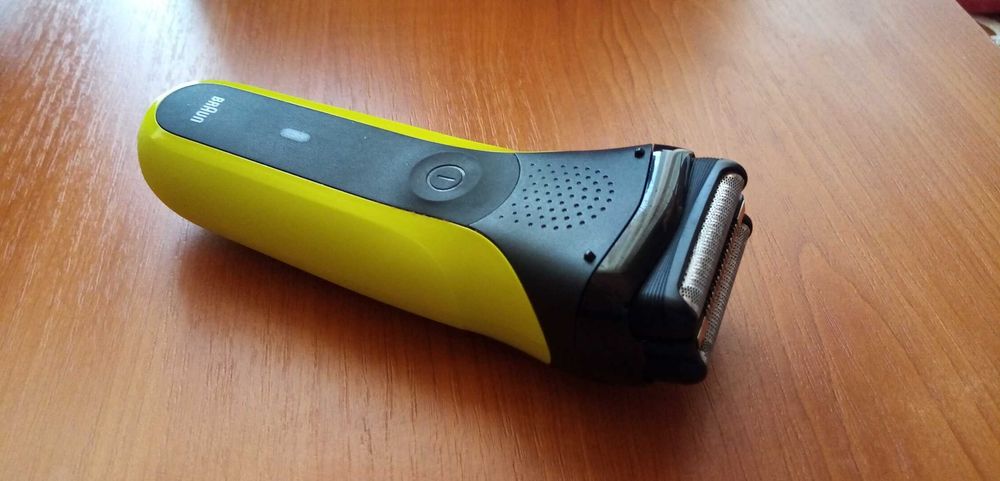 Aparat de ras Braun Series 3 300s, Wet&Dry, 3-Flex Blades