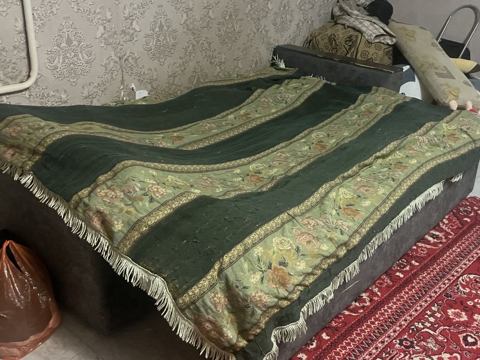 шкафы,столы,кровати