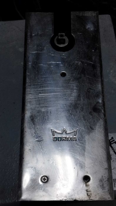 Части за стъклена врата брави , дръжки , подов автомат Dorma и др.