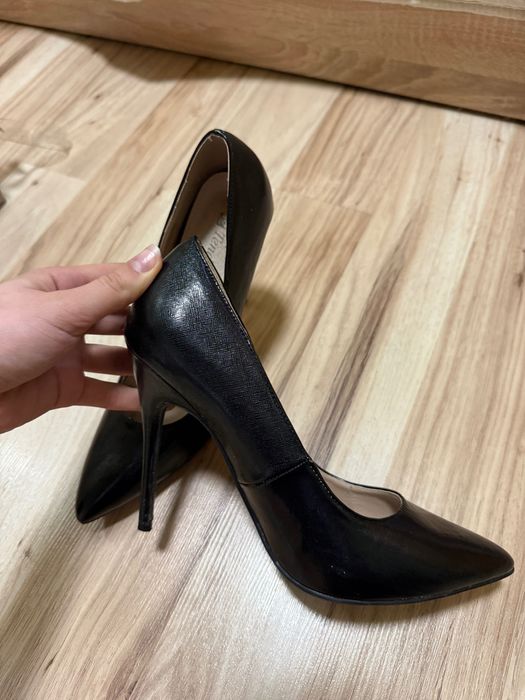 Токчета - черни, остри