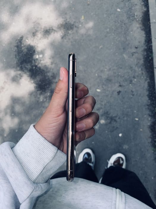 Продам Iphone XS Max в хорошем состояний