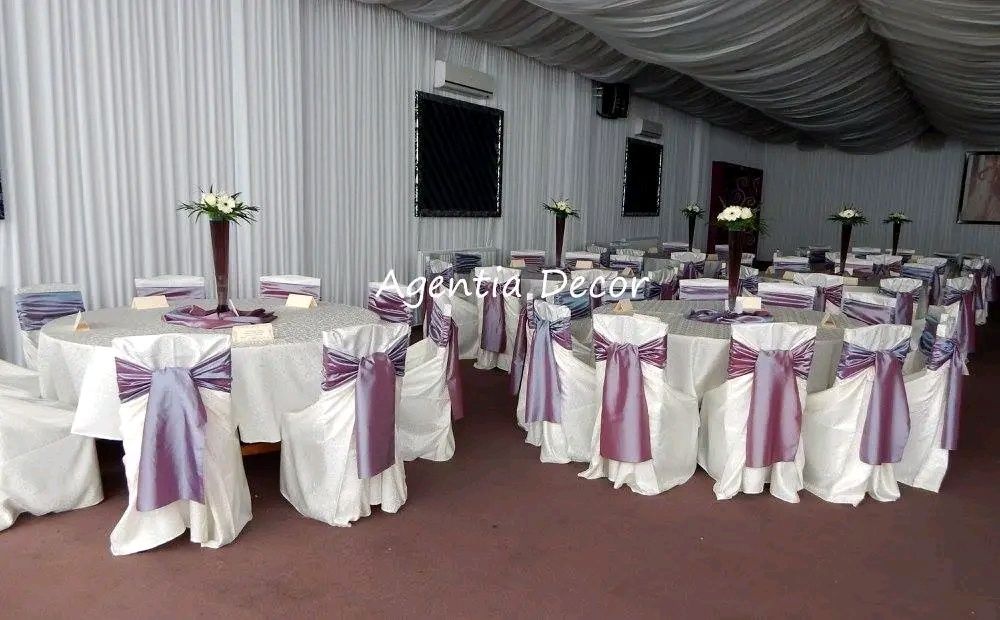 Vând huse brocard crem