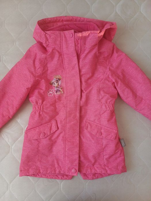 Продам куртку на девочку, 4-5 лет.