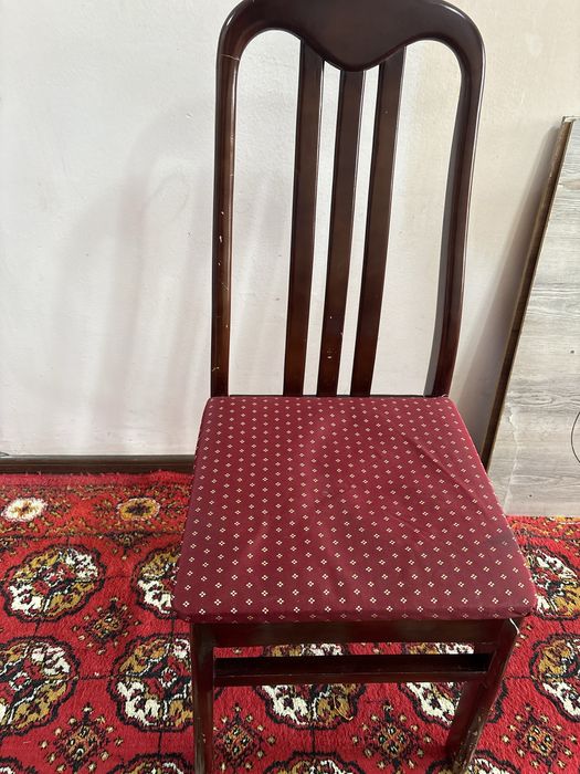 Стул сотилади 8 дона донаси 90 минг сом