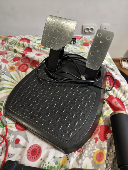 Volan Thrustmaster Ferrari 458 Italia și Pedale