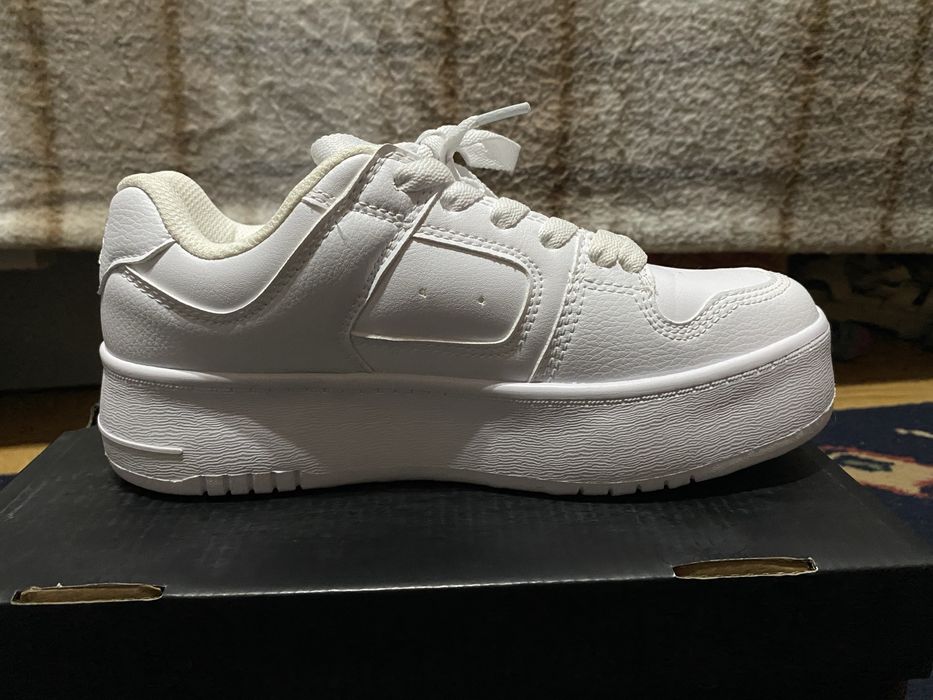 Adidasi Dc Shoes albi cu talpa inalta, nou nouti