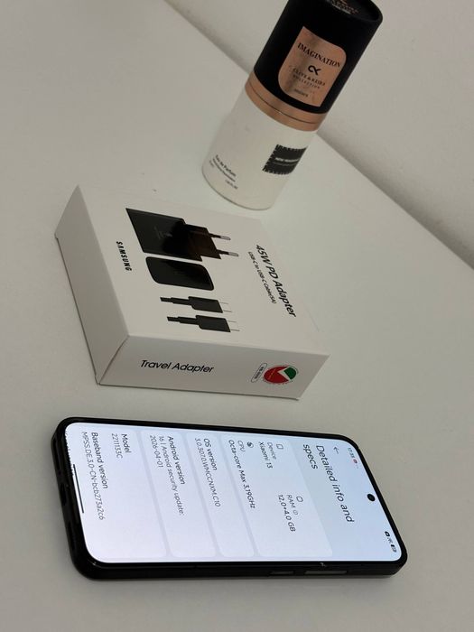 Xiaomi 13 smartfoni full komplektda rasmda yoq lekin full komplekt