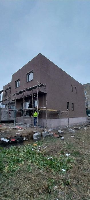 Executam lucrări în construcții case la rosu,placări  etc